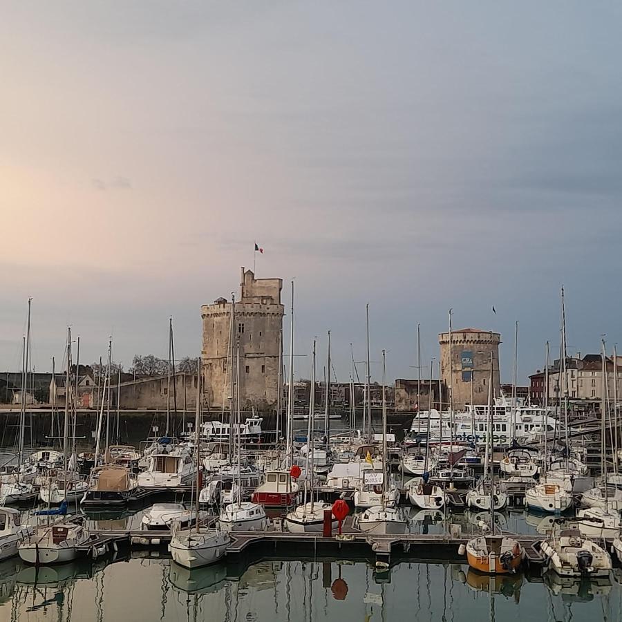 Un Hotel En Ville La Rochelle  Exterior foto